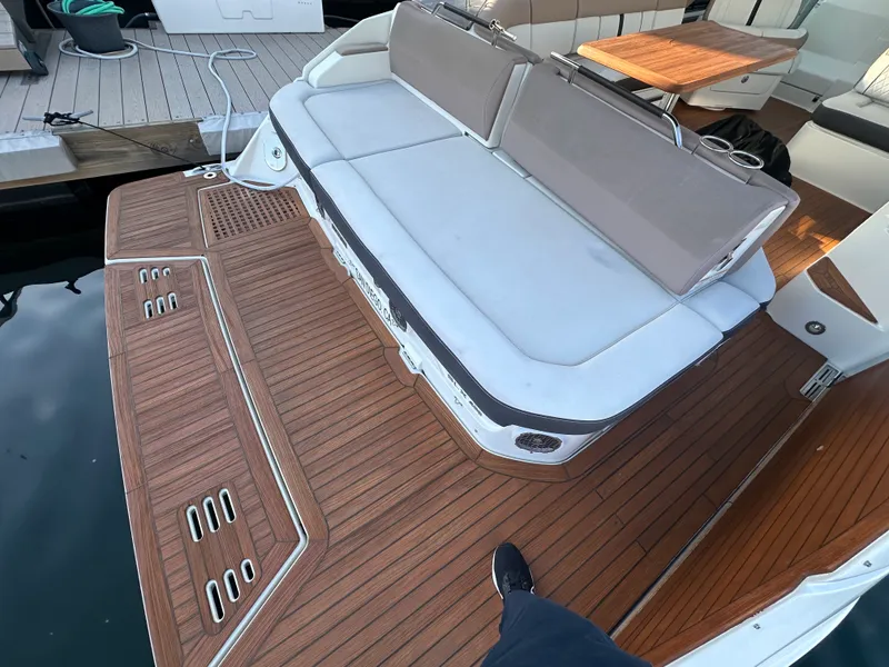 Slide: The Image of Sea Ray 400 SLX 2018 - 20