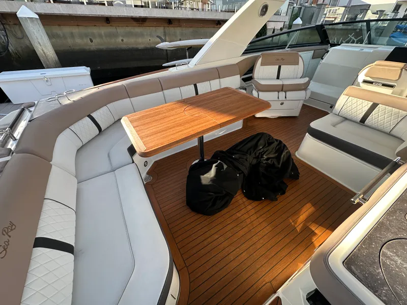 Slide: The Image of Sea Ray 400 SLX 2018 - 23