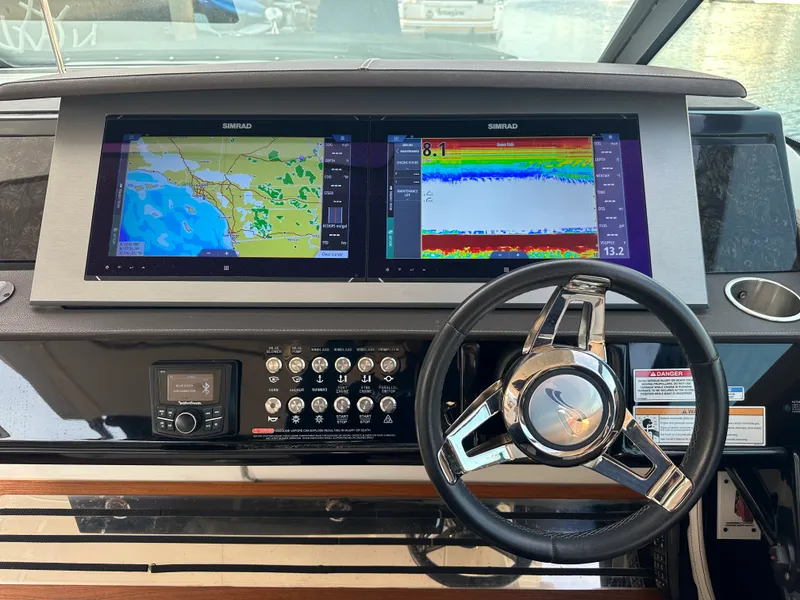 Slide: The Image of Sea Ray 400 SLX 2018 - 3