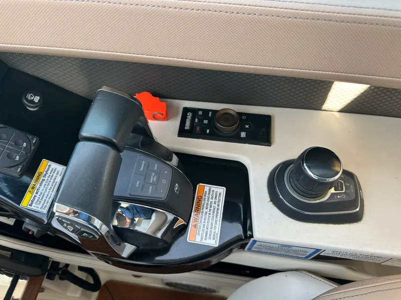 Slide: The Image of Sea Ray 400 SLX 2018 - 4