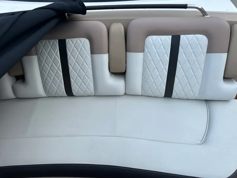 Slide: The Image of Sea Ray 400 SLX 2018 - 8