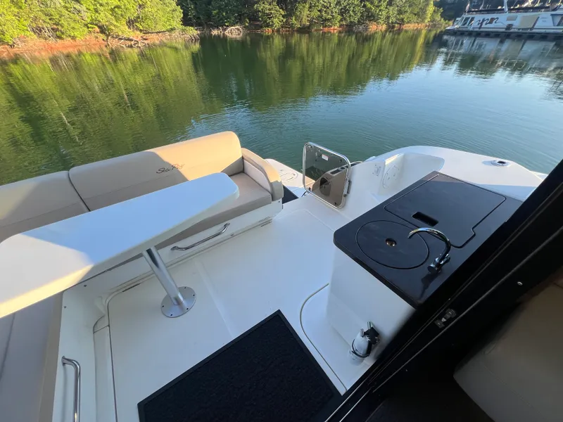 Slide: The Image of Sea Ray 470 SUNDANCER 2016 - 24