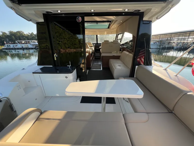 Slide: The Image of Sea Ray 470 SUNDANCER 2016 - 32
