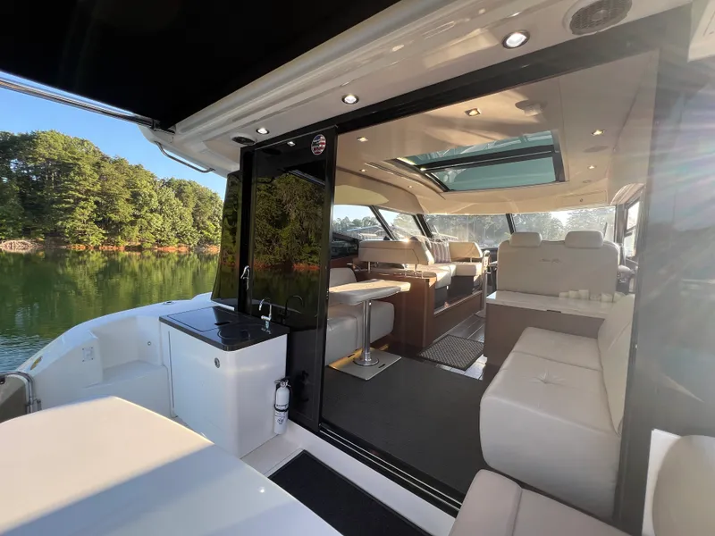 Slide: The Image of Sea Ray 470 SUNDANCER 2016 - 33