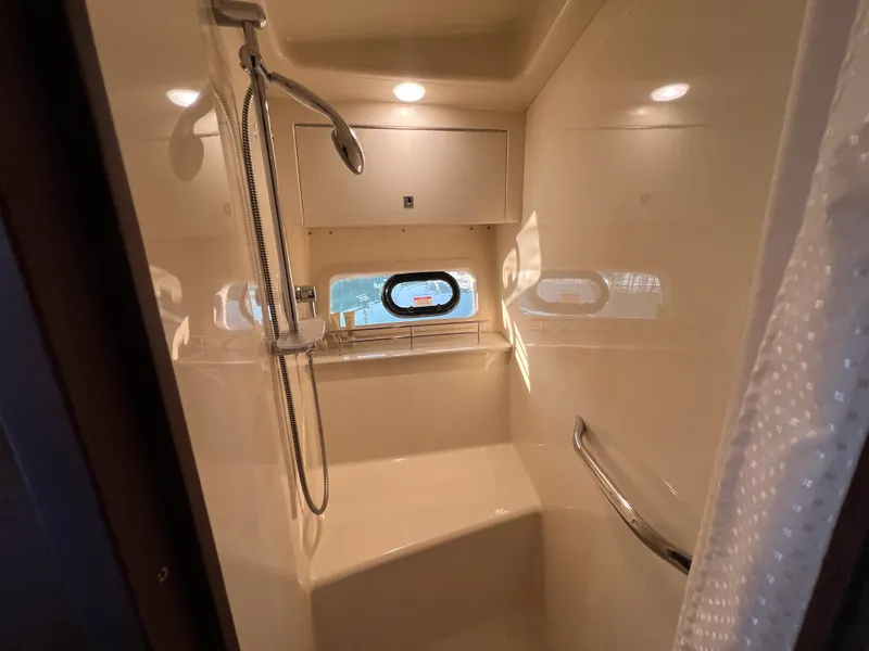 Slide: The Image of Sea Ray 470 SUNDANCER 2016 - 57