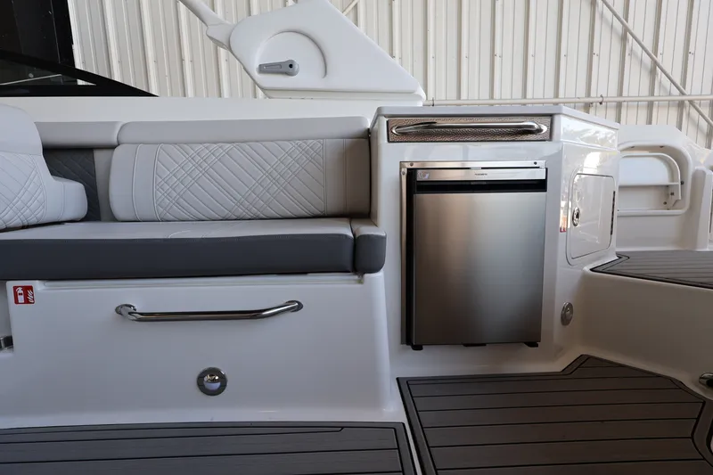 Slide: The Image of Sea Ray SDX 290 Outboard 2026 - 14