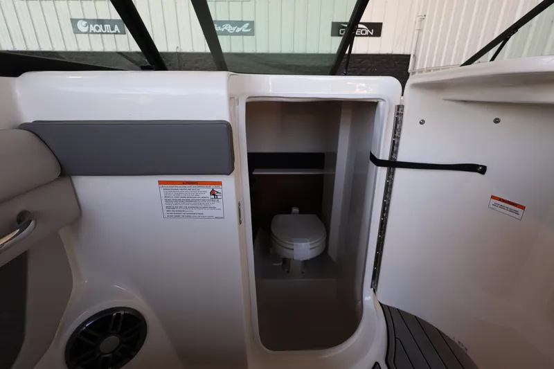 Slide: The Image of Sea Ray SDX 290 Outboard 2026 - 19