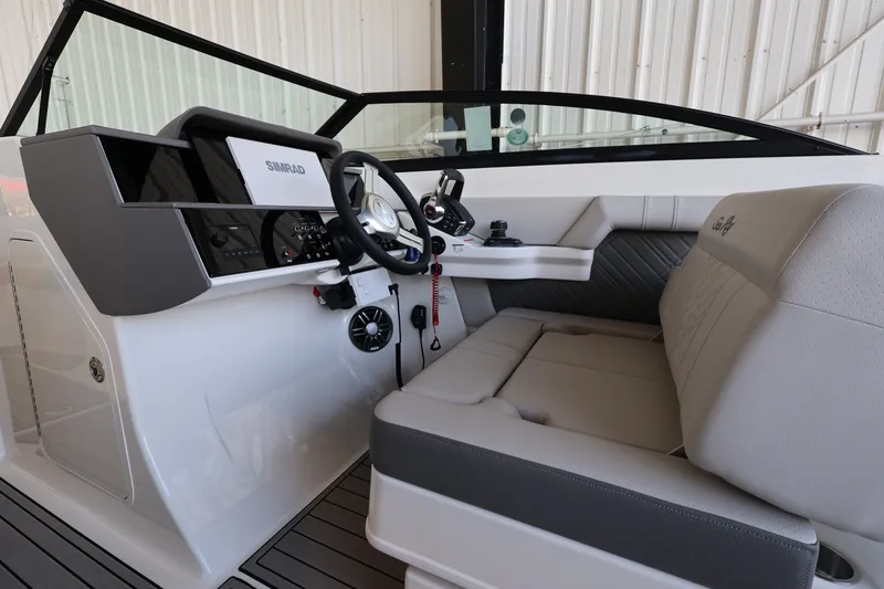 Slide: The Image of Sea Ray SDX 290 Outboard 2026 - 21