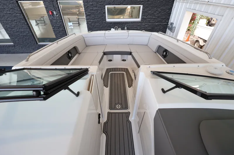 Slide: The Image of Sea Ray SDX 290 Outboard 2026 - 26