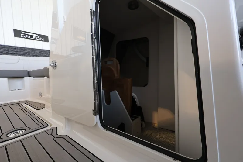 Slide: The Image of Sea Ray SDX 290 Outboard 2026 - 27