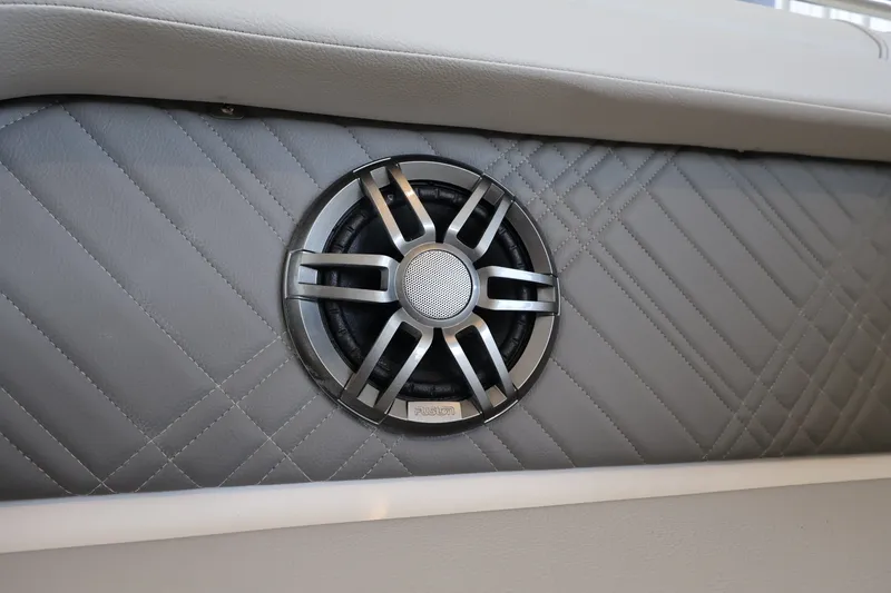 Slide: The Image of Sea Ray SDX 290 Outboard 2026 - 31