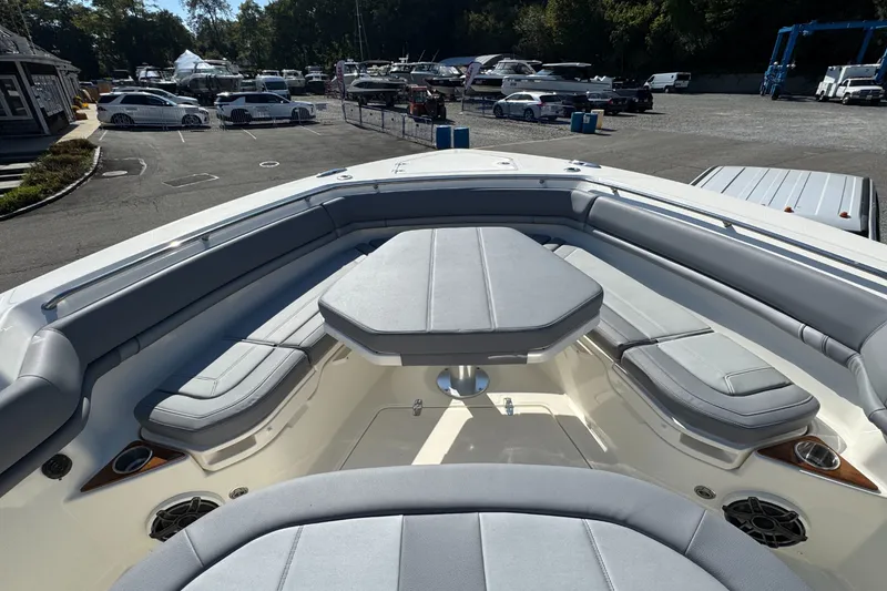 Slide: The Image of Boston Whaler 380 Outrage 2026 - 13