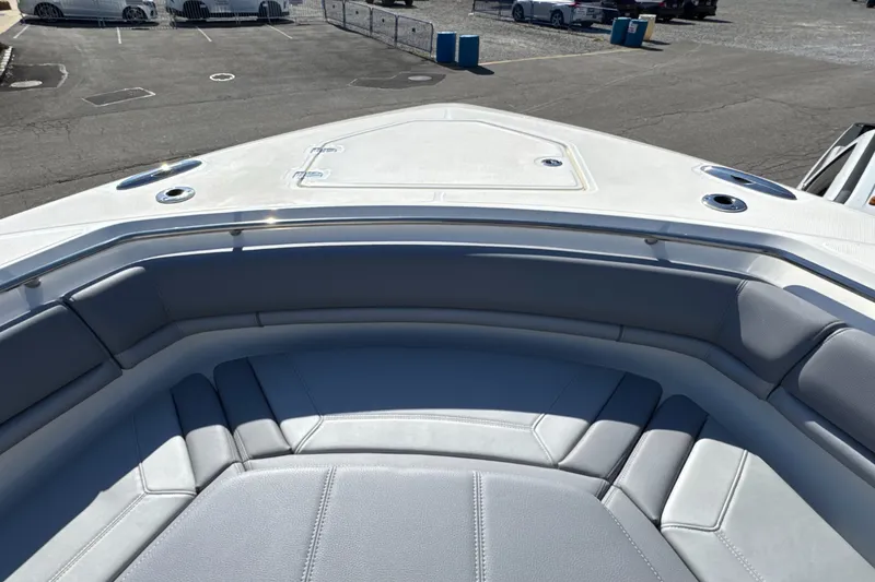 Slide: The Image of Boston Whaler 380 Outrage 2026 - 16