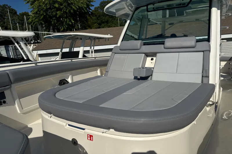 Slide: The Image of Boston Whaler 380 Outrage 2026 - 17
