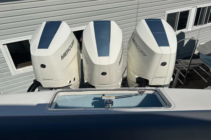 Slide: The Image of Boston Whaler 380 Outrage 2026 - 19