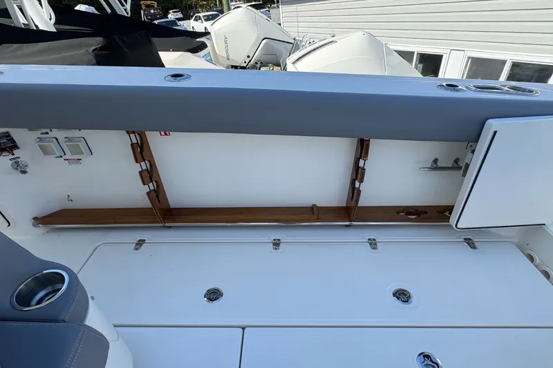 Slide: The Image of Boston Whaler 380 Outrage 2026 - 24