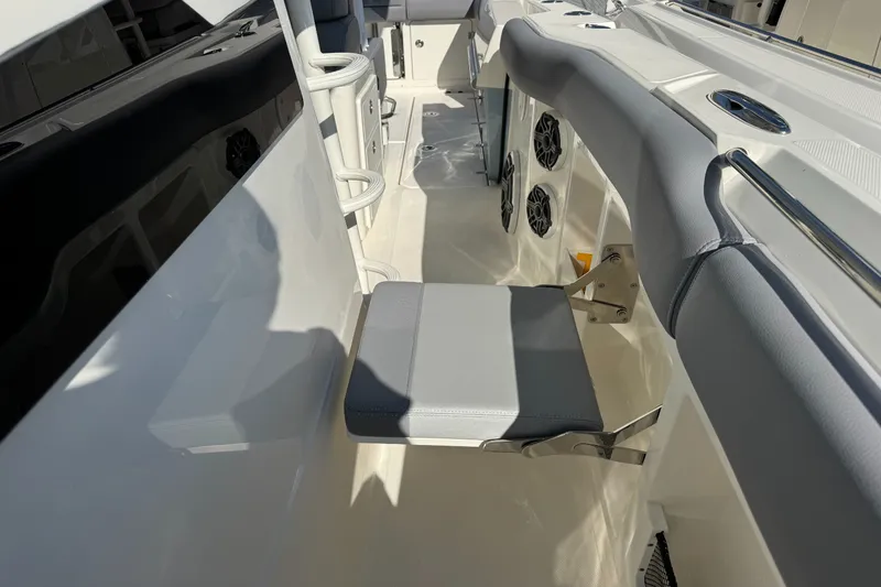 Slide: The Image of Boston Whaler 380 Outrage 2026 - 28