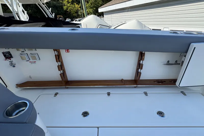 Slide: The Image of Boston Whaler 380 Outrage 2026 - 31