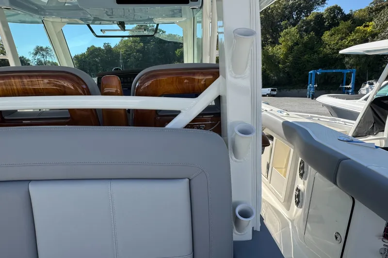 Slide: The Image of Boston Whaler 380 Outrage 2026 - 32
