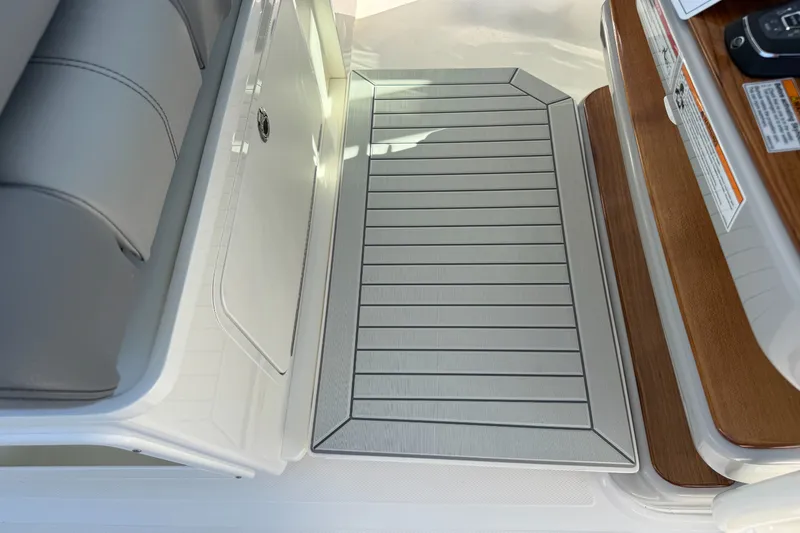 Slide: The Image of Boston Whaler 380 Outrage 2026 - 35