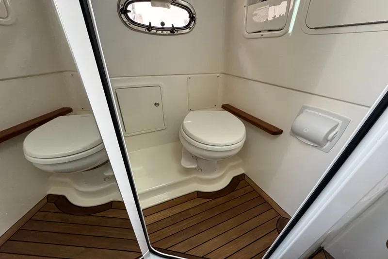 Slide: The Image of Boston Whaler 380 Outrage 2026 - 43