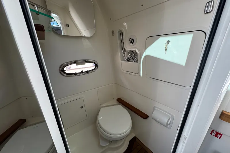 Slide: The Image of Boston Whaler 380 Outrage 2026 - 44