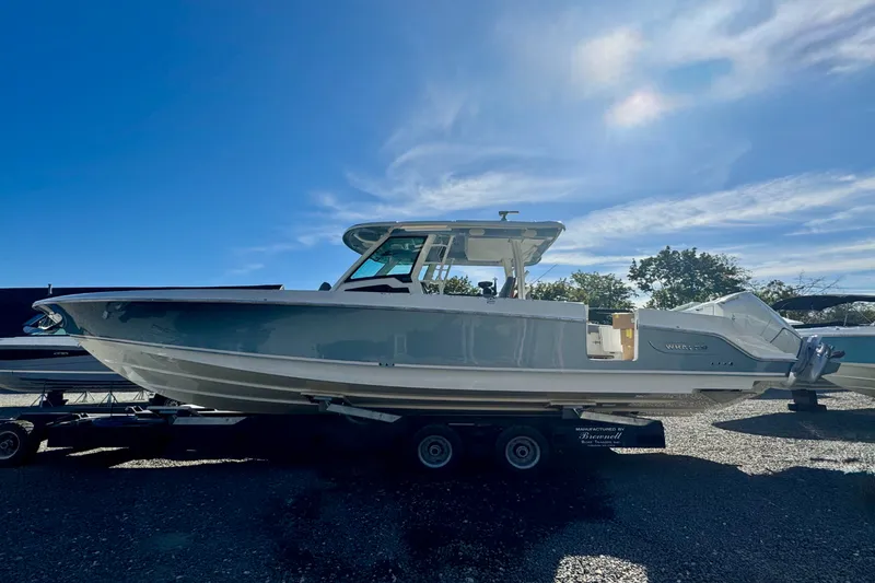 Slide: The Image of Boston Whaler 380 Outrage 2026 - 46