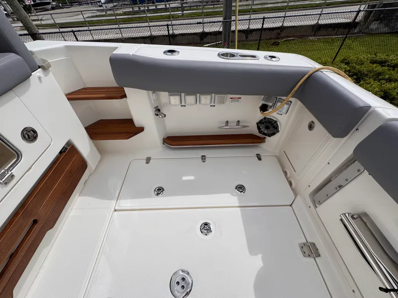 Slide: The Image of Boston Whaler 380 Realm 2026 - 11