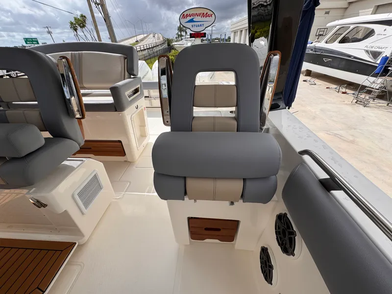 Slide: The Image of Boston Whaler 380 Realm 2026 - 18