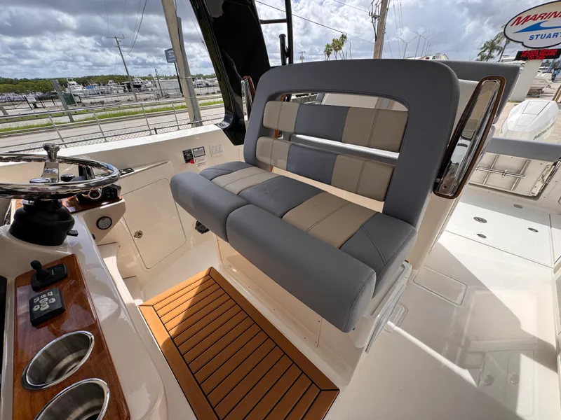 Slide: The Image of Boston Whaler 380 Realm 2026 - 19