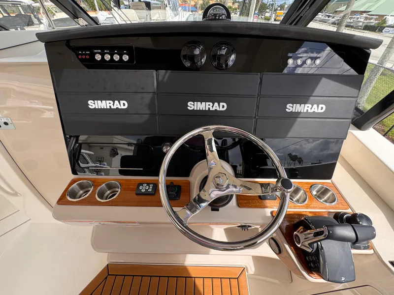 Slide: The Image of Boston Whaler 380 Realm 2026 - 21