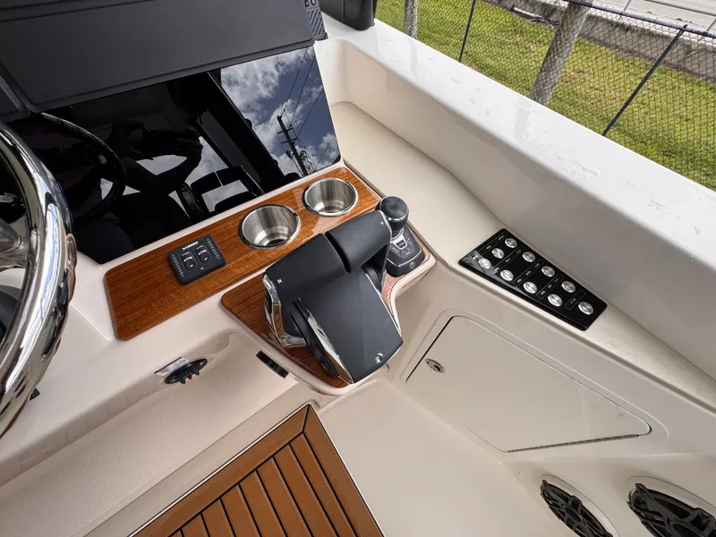 Slide: The Image of Boston Whaler 380 Realm 2026 - 22