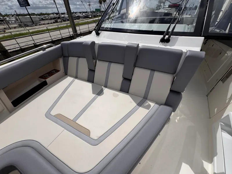 Slide: The Image of Boston Whaler 380 Realm 2026 - 31