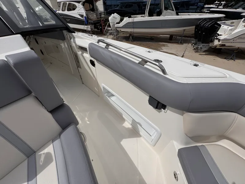 Slide: The Image of Boston Whaler 380 Realm 2026 - 33