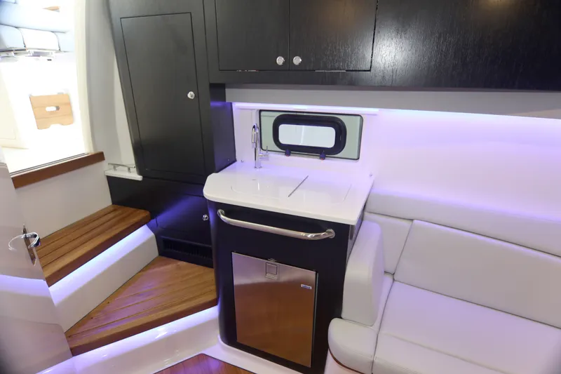 Slide: The Image of Boston Whaler 380 Realm 2026 - 34