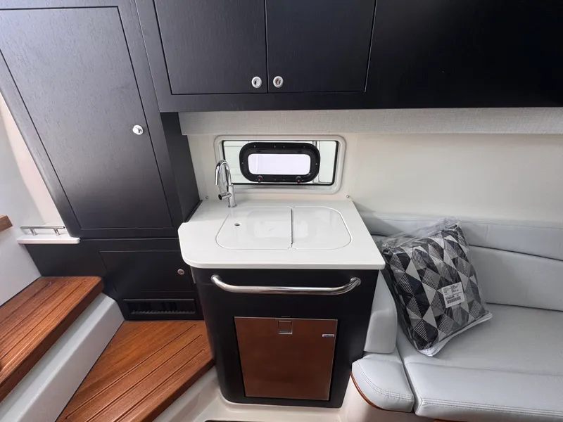 Slide: The Image of Boston Whaler 380 Realm 2026 - 37