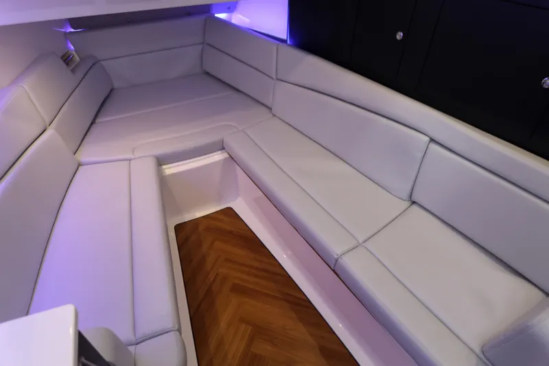 Slide: The Image of Boston Whaler 380 Realm 2026 - 38