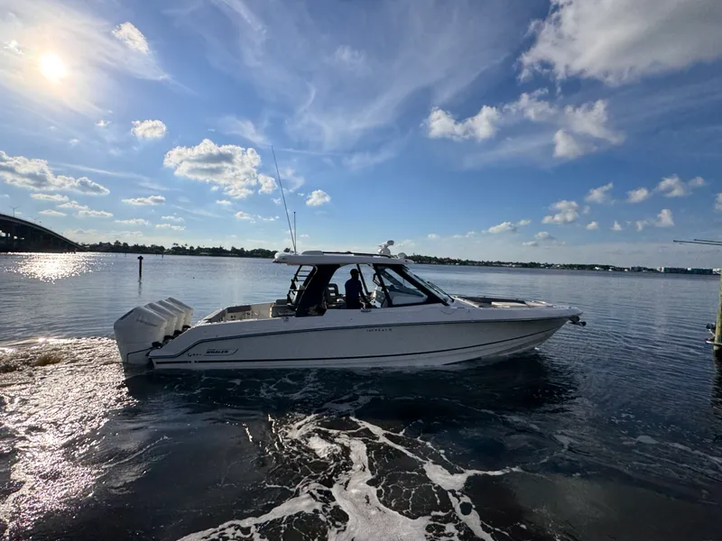 Slide: The Image of Boston Whaler 380 Realm 2026 - 4