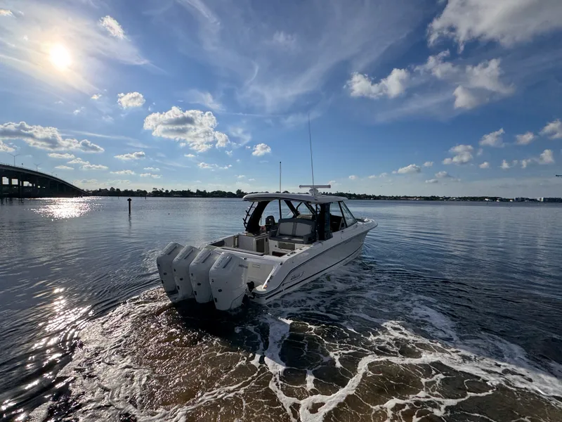 Slide: The Image of Boston Whaler 380 Realm 2026 - 5