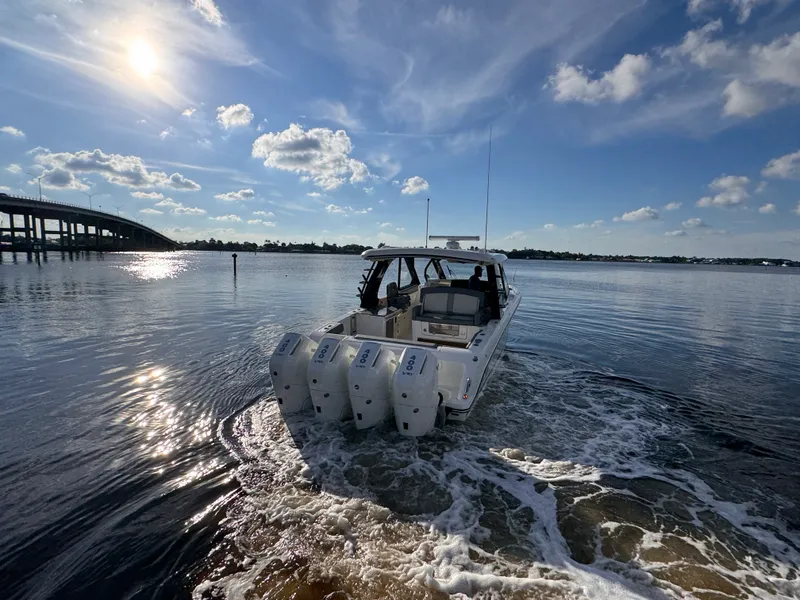 Slide: The Image of Boston Whaler 380 Realm 2026 - 6