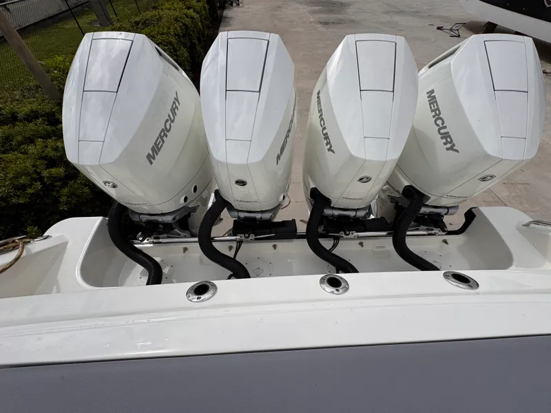 Slide: The Image of Boston Whaler 380 Realm 2026 - 8