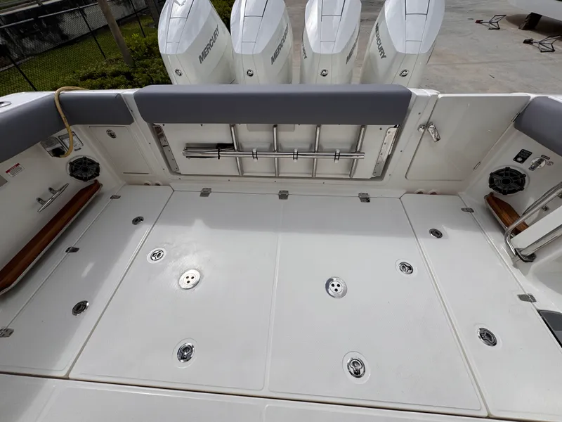 Slide: The Image of Boston Whaler 380 Realm 2026 - 9