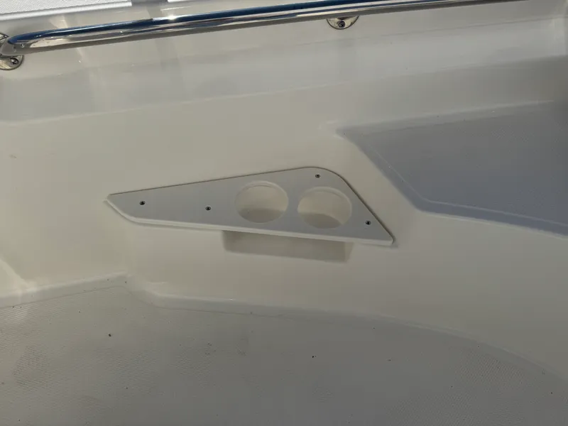 Slide: The Image of Boston Whaler 170 Montauk 2026 - 22