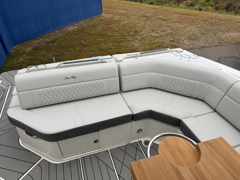 Slide: The Image of Sea Ray SLX 400 2026 - 14