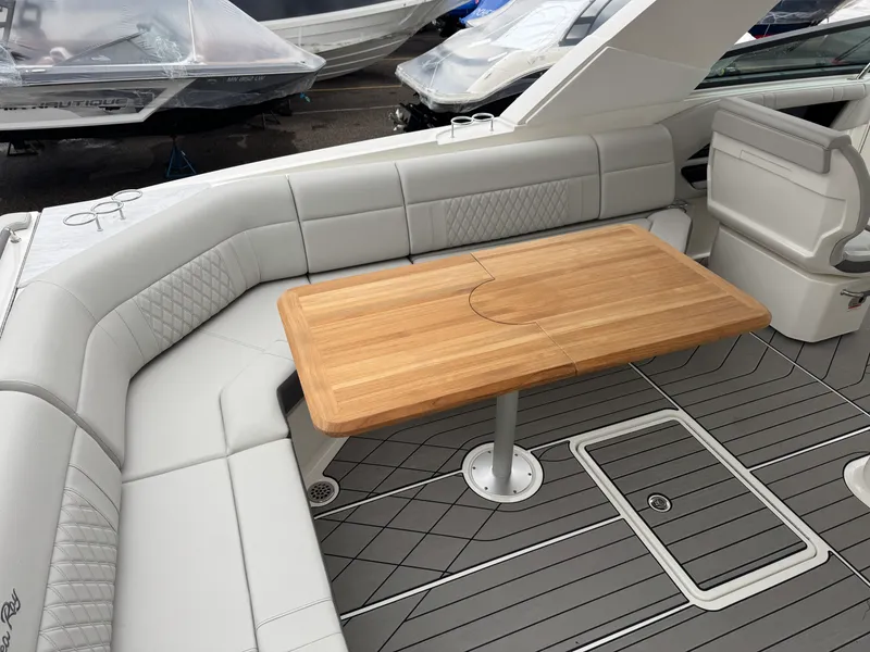 Slide: The Image of Sea Ray SLX 400 2026 - 16