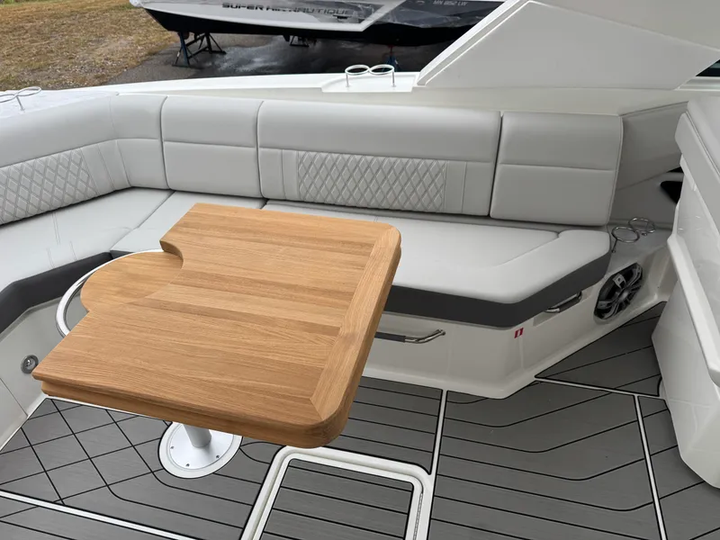 Slide: The Image of Sea Ray SLX 400 2026 - 17