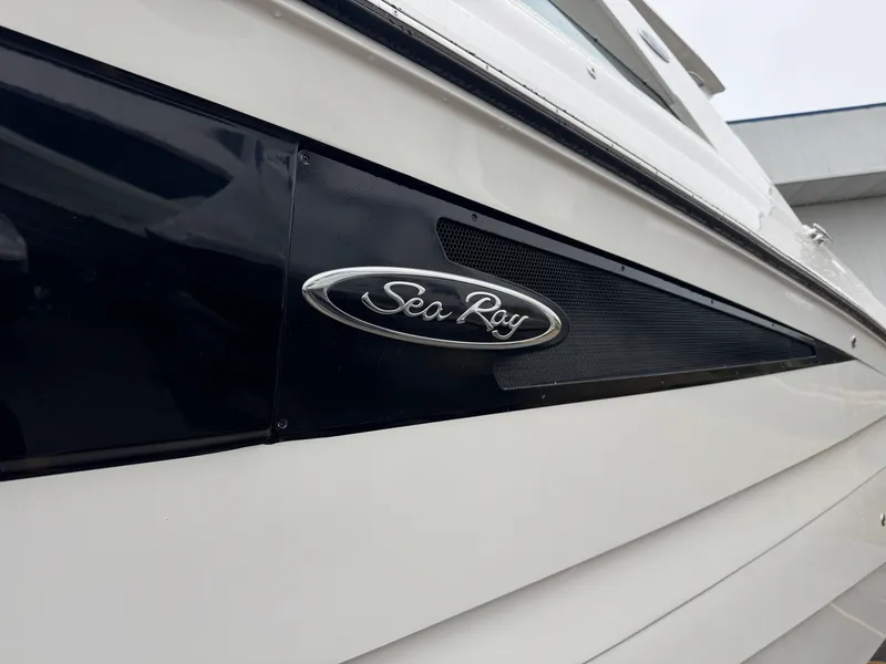 Slide: The Image of Sea Ray SLX 400 2026 - 2