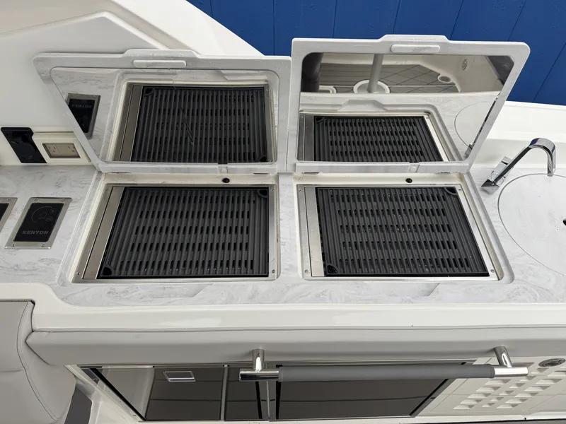 Slide: The Image of Sea Ray SLX 400 2026 - 21