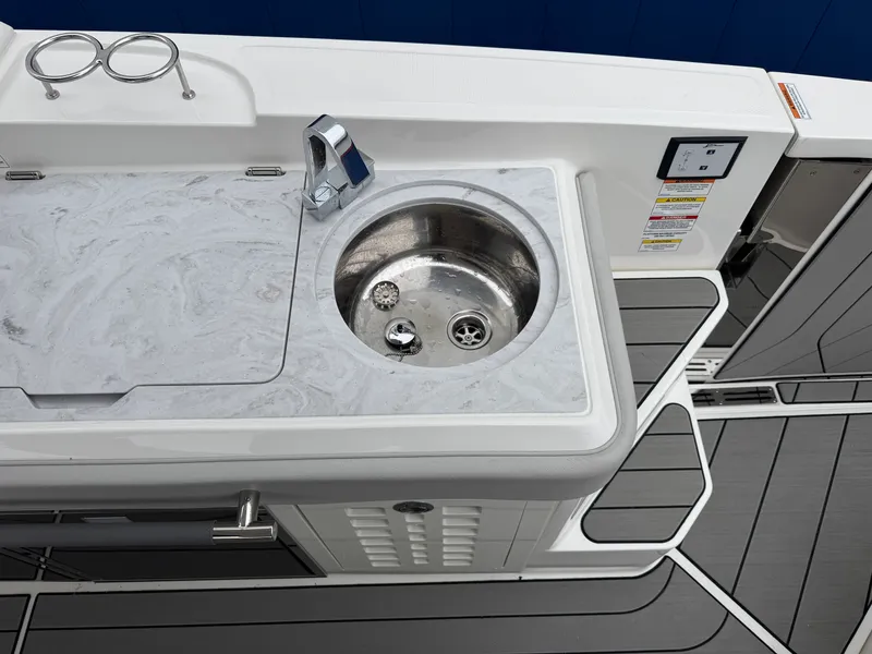 Slide: The Image of Sea Ray SLX 400 2026 - 22