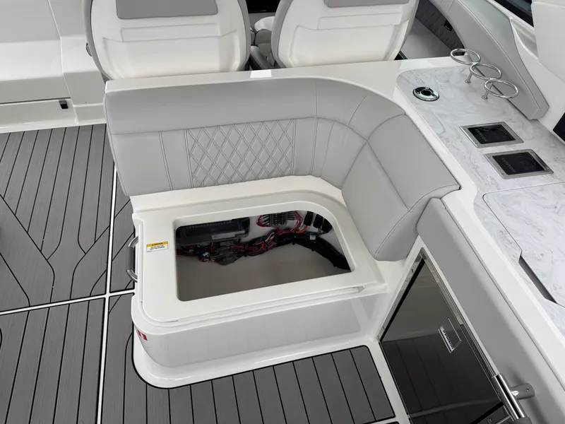 Slide: The Image of Sea Ray SLX 400 2026 - 26